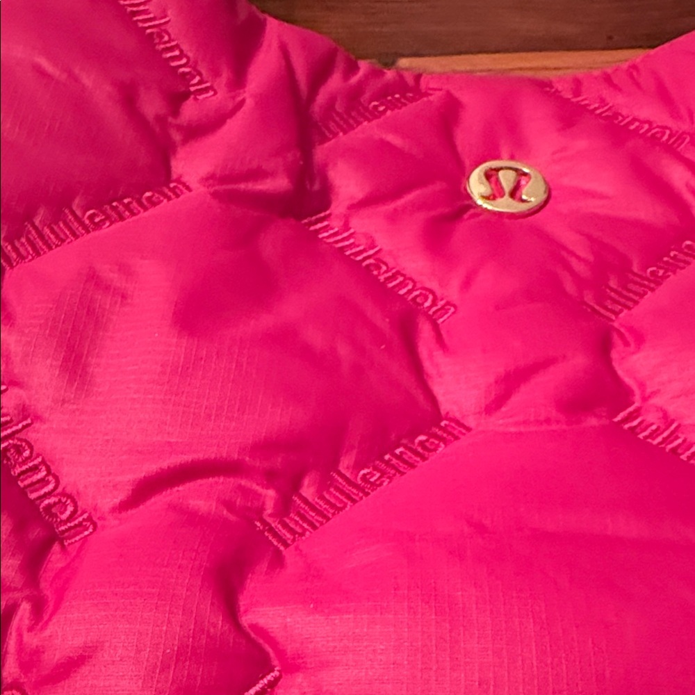 Lululemon Athletica Vibrant Pink Berry Quilted puffer Shoulder Bag NEW - Picture 3 of 7